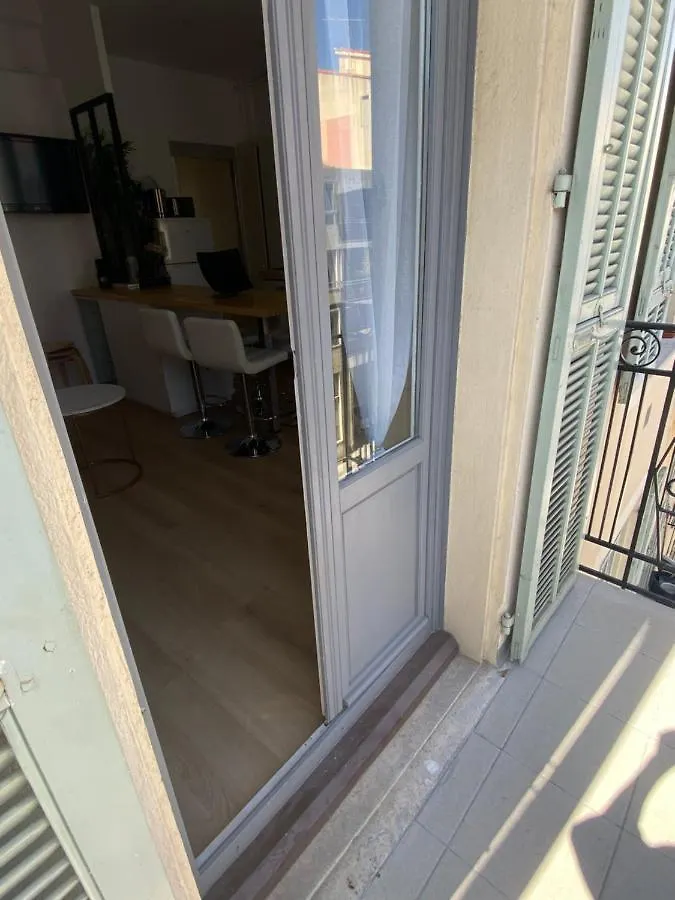 Nice - Appartement T3 Renove De 50 M2 Classe 2 Etoiles