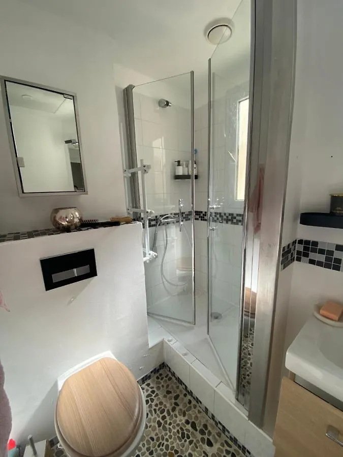 Nice - Appartement T3 Renove De 50 M2 Classe 2 Etoiles