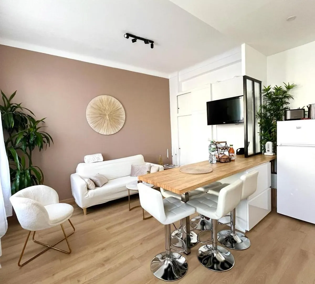 Nice - Appartement T3 Renove De 50 M2 Classe 2 Etoiles