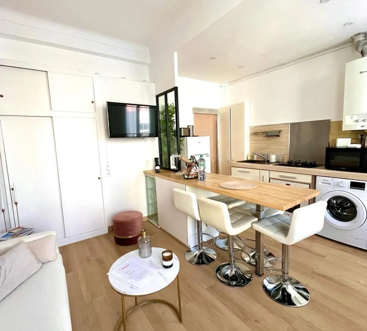 Nice - Appartement T3 Renove De 50 M2 Classe 2 Etoiles